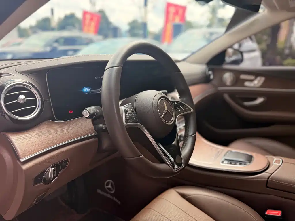 Mercedes-Benz E-Class — миниатюра 13
