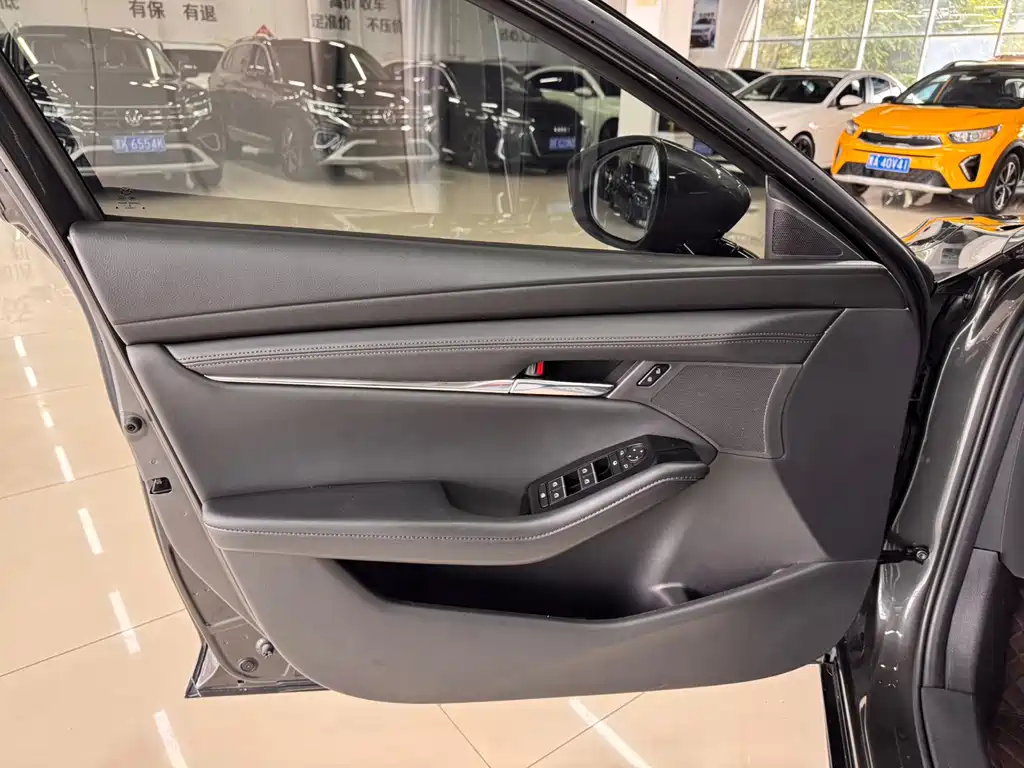 Mazda 3 Axela — миниатюра 8