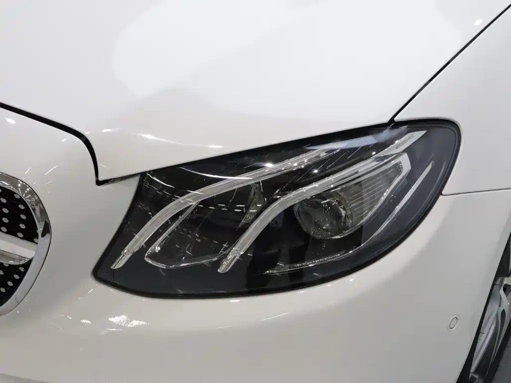 Mercedes-Benz E-Class (Import) — миниатюра 18