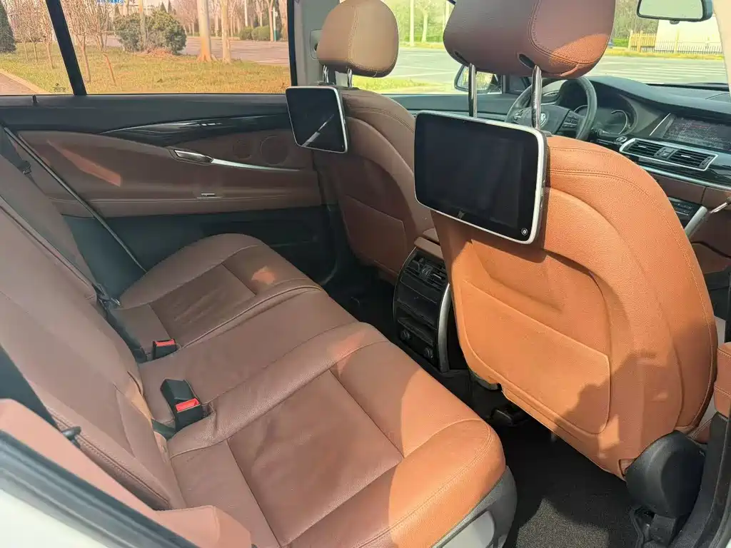 BMW 5 Series GT 5 GT 2017 528i Lead