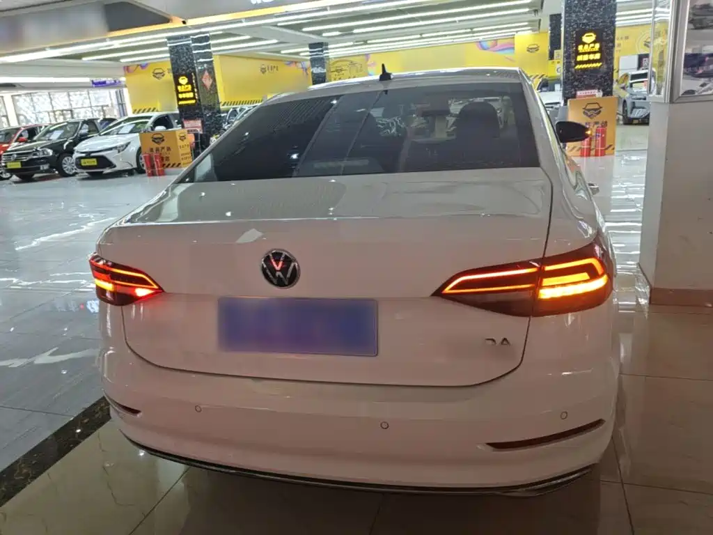Volkswagen Lavida — миниатюра 6