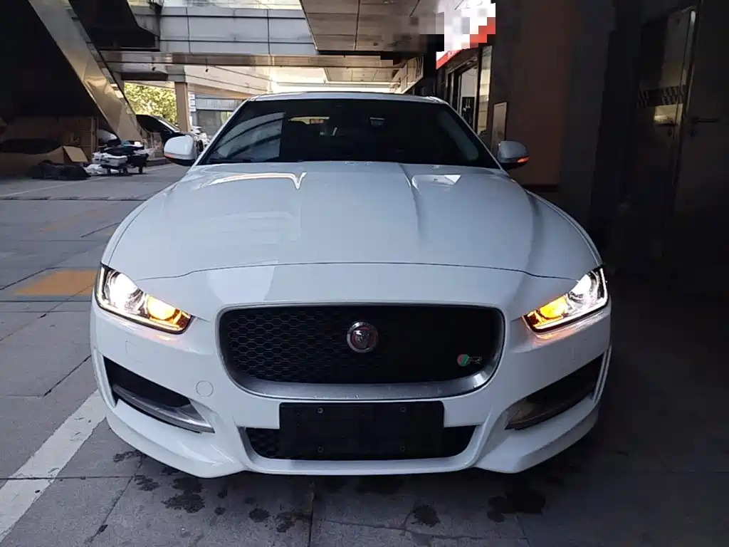 Jaguar XE — миниатюра 3