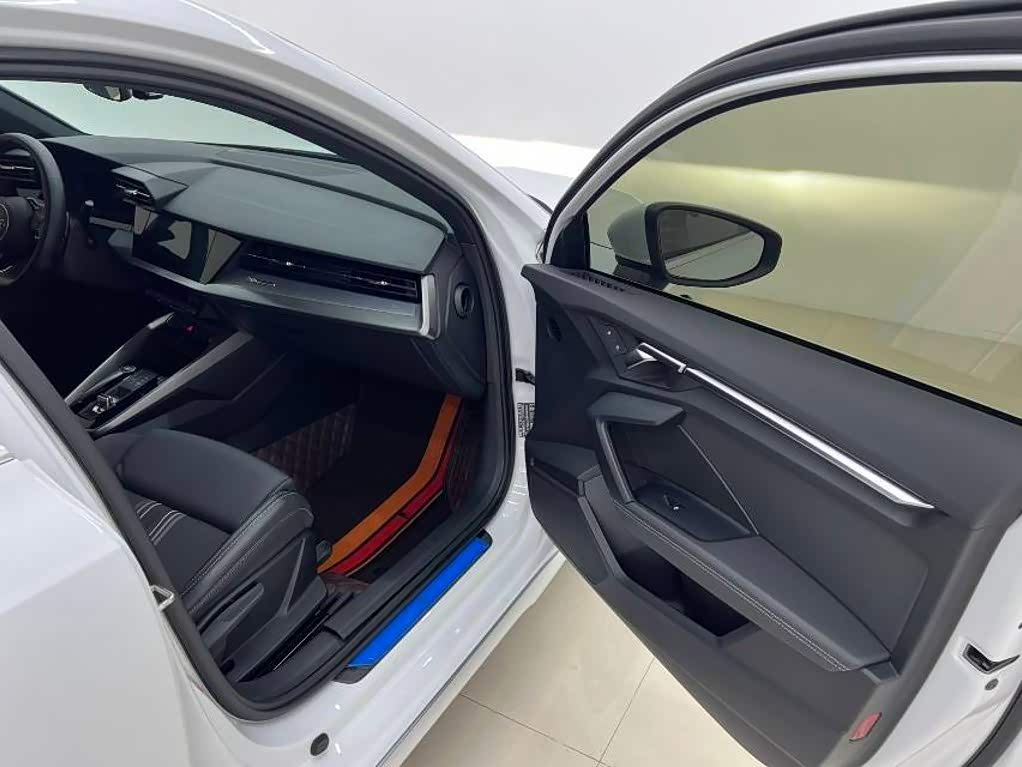 Audi A3 1.4 л 2023 г. Белый, пробег 35000 км