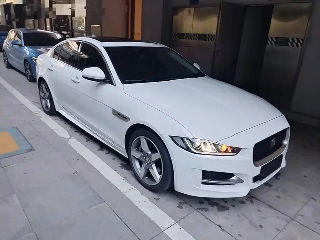 Jaguar XE — миниатюра 4