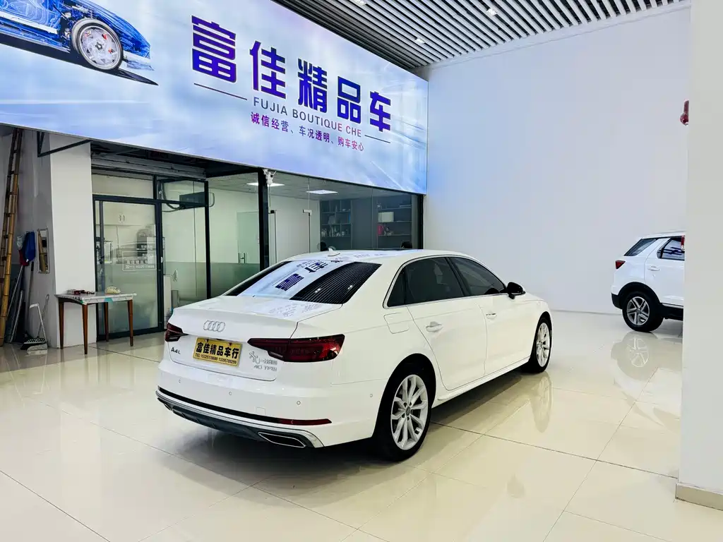 Audi A4L 2019 40 TFSI Fashion V
