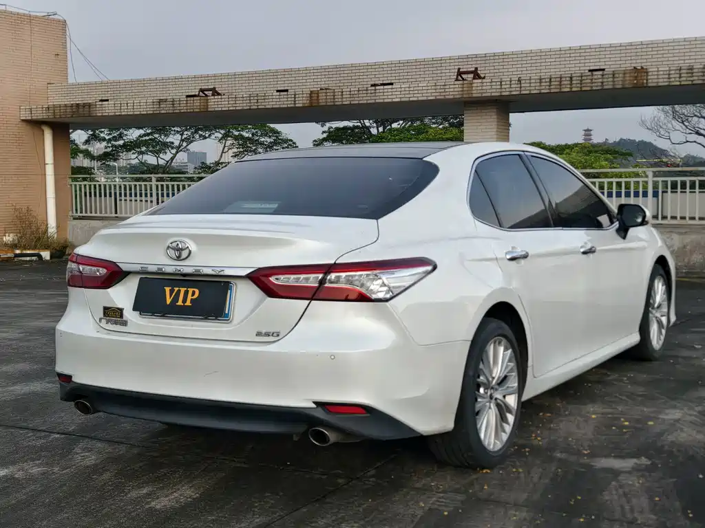Toyota Camry — миниатюра 4