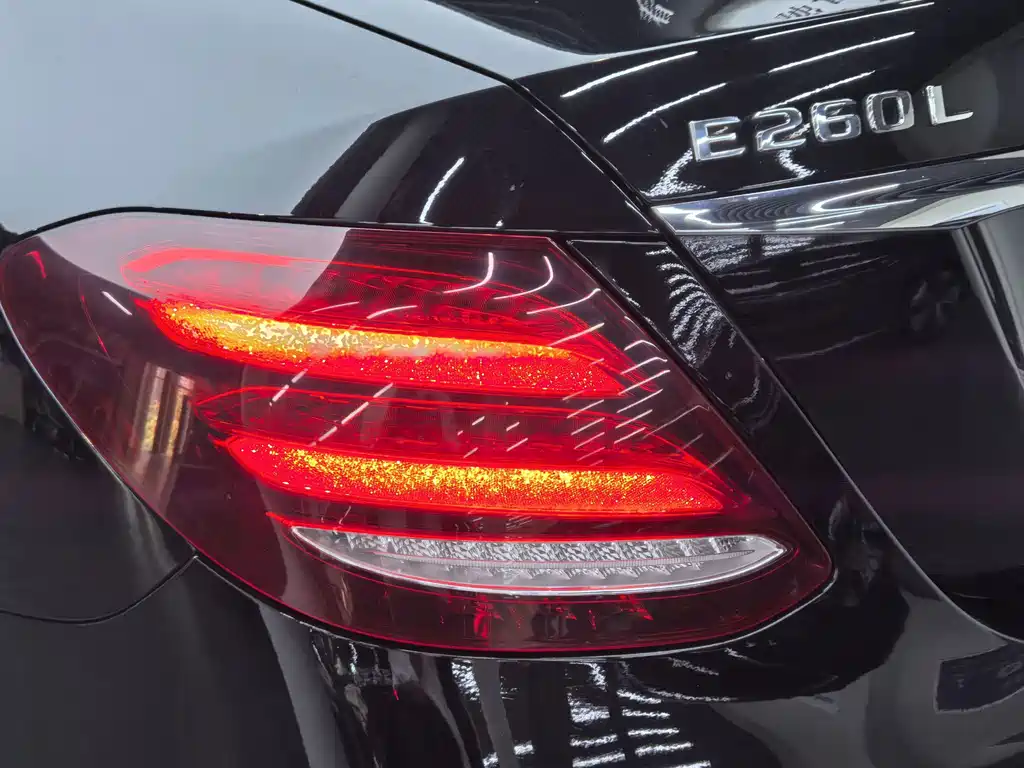 Mercedes-Benz E-Class — миниатюра 16