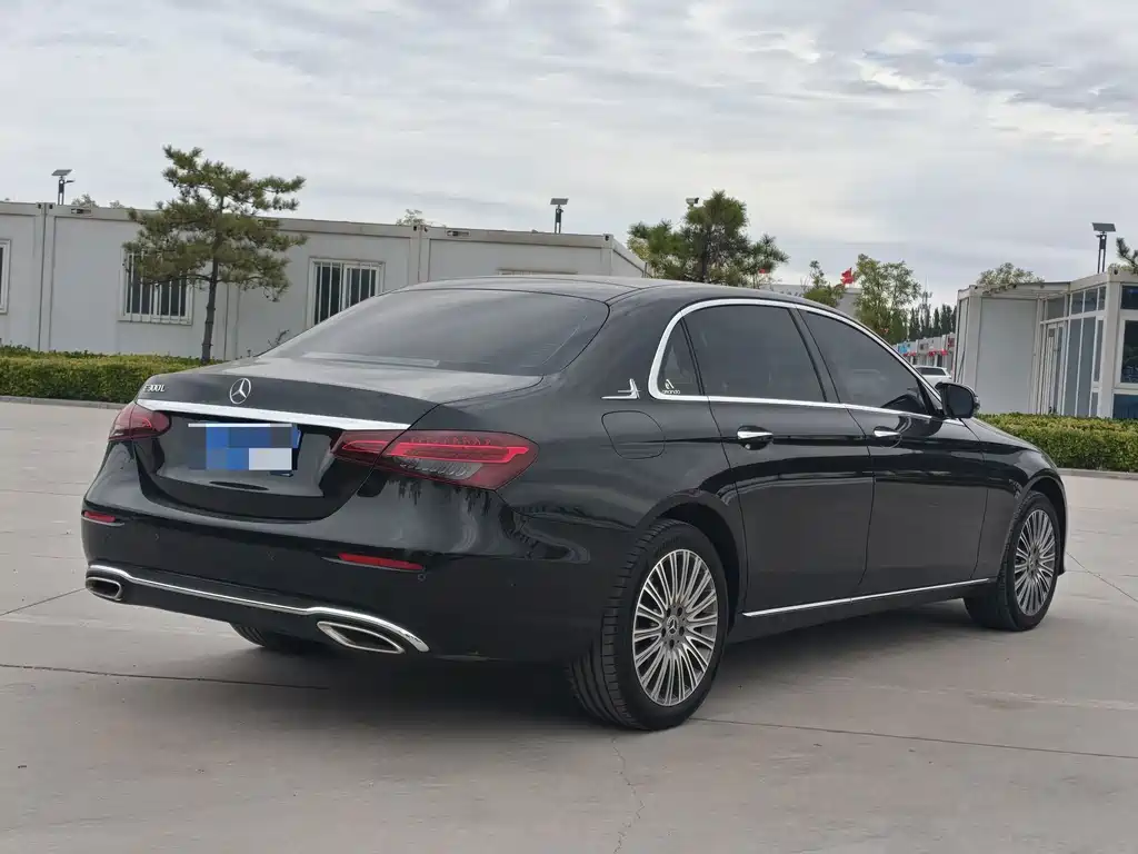 Mercedes-Benz E-Class — миниатюра 18