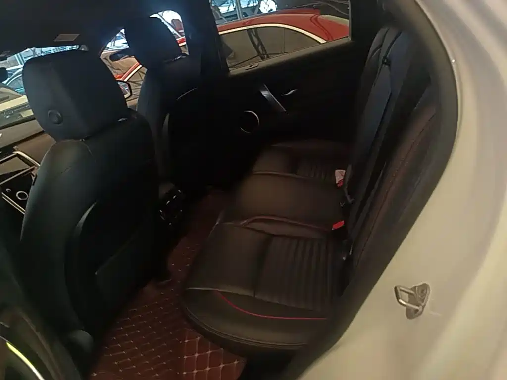 Land Rover Discovery Sport Hybrid — миниатюра 17