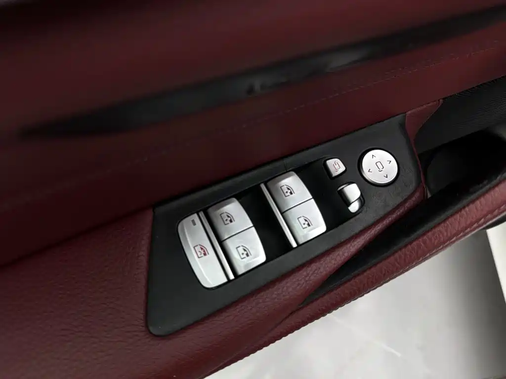 BMW 5 Series — миниатюра 24