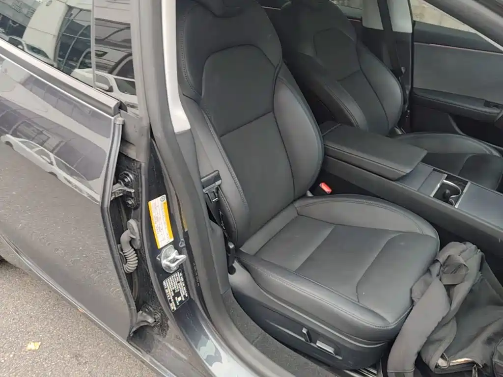 Tesla Model 3 — миниатюра 25