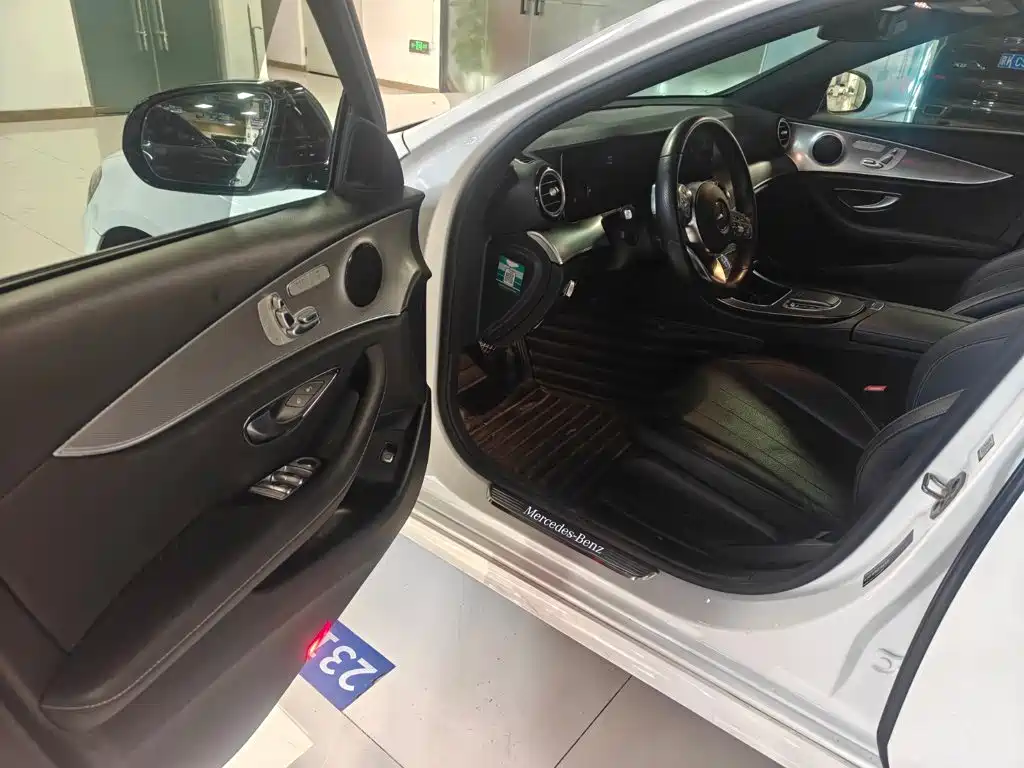 Mercedes-Benz E-Class (Import) — миниатюра 5