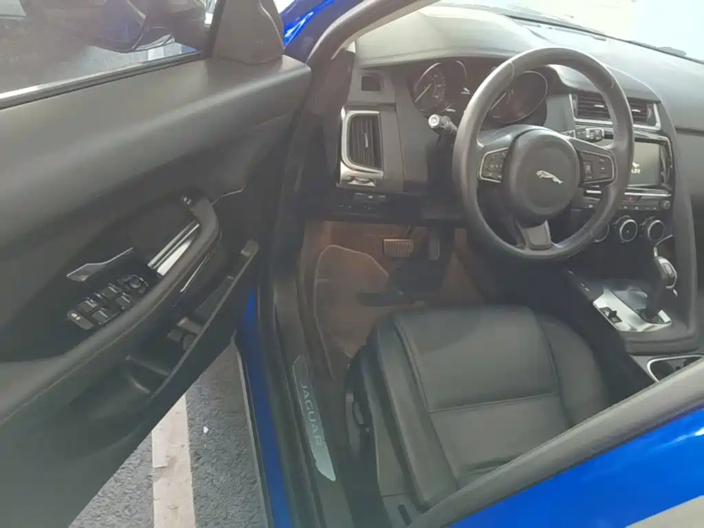 Jaguar E-PACE — миниатюра 16