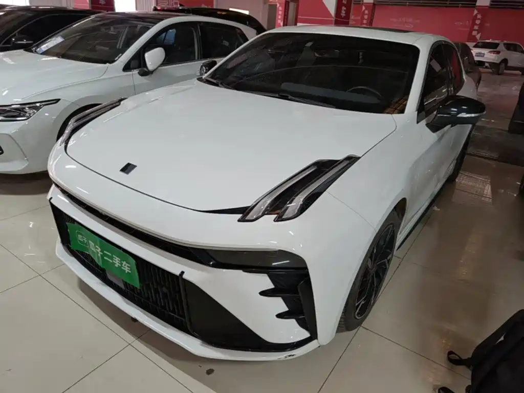 Lynk & Co 03