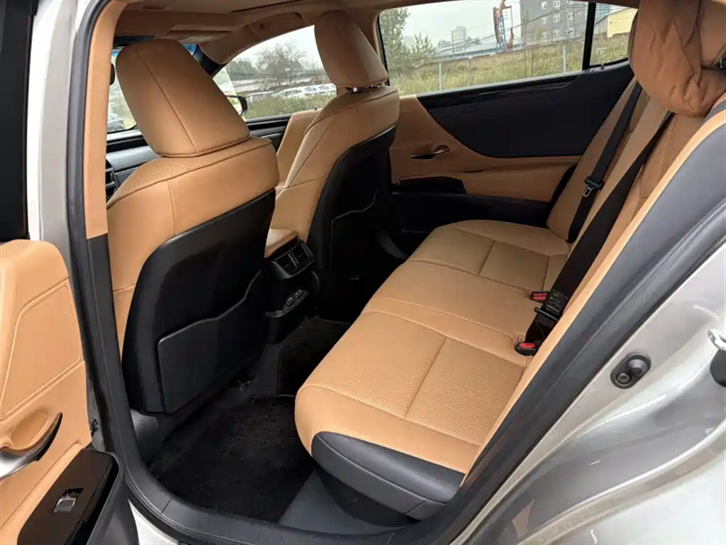 Lexus ES — миниатюра 6