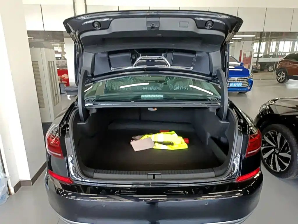 Volkswagen Passat PHEV — миниатюра 19