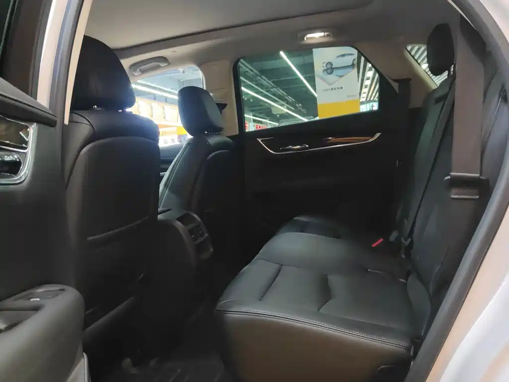 Cadillac XT5 — миниатюра 6