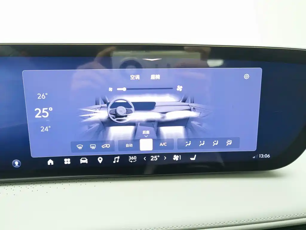 Buick GL8 Hybrid — миниатюра 12