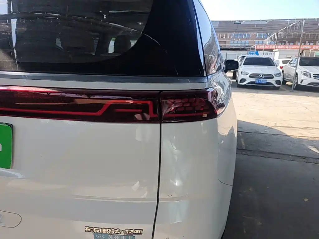 Kia Carnival — миниатюра 8