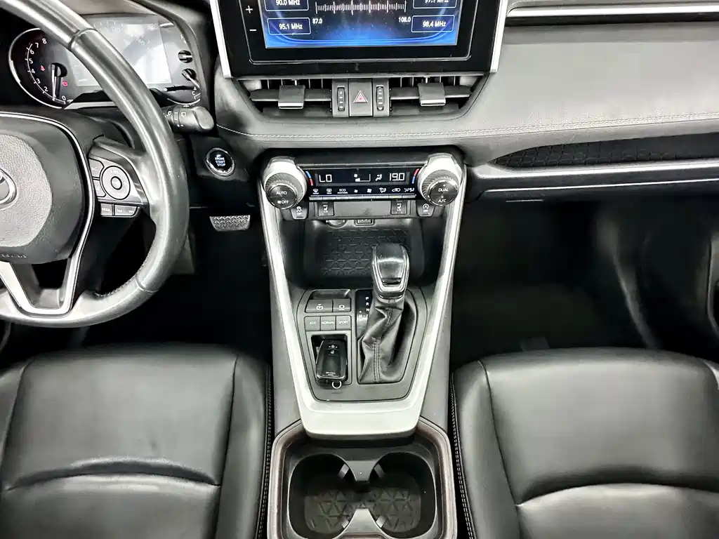 Toyota RAV4 — миниатюра 8