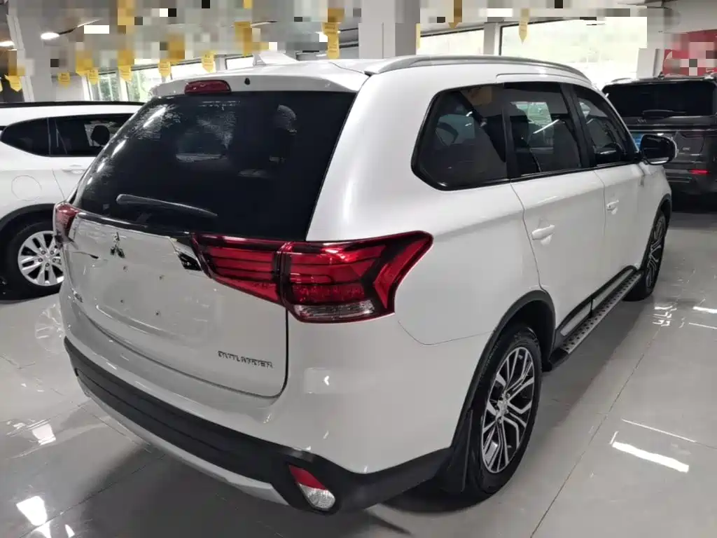 Mitsubishi Outlander — миниатюра 7