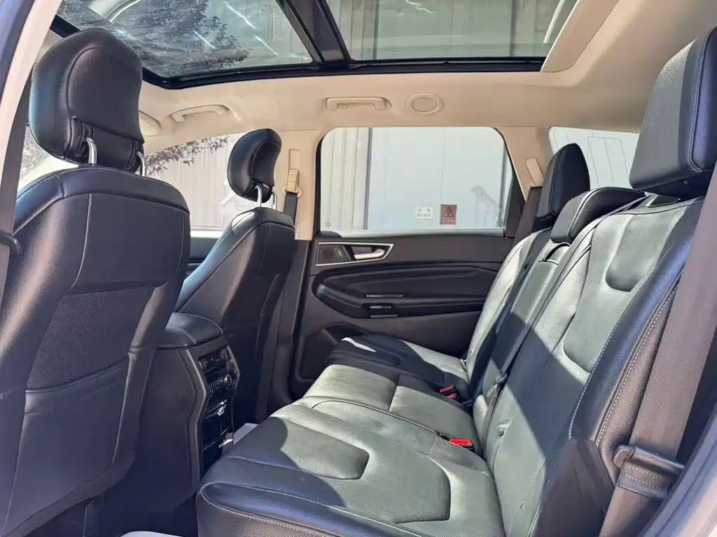 Ford Edge — миниатюра 10