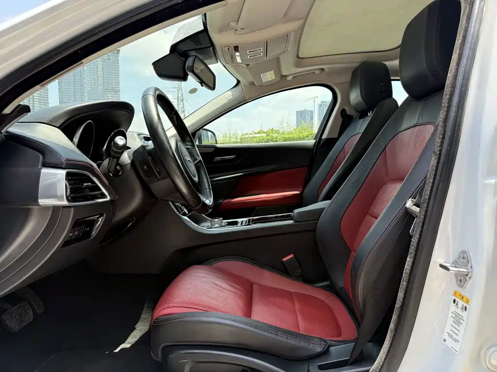 Jaguar XE — миниатюра 5