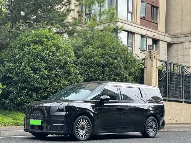 2023 Zeekr 009