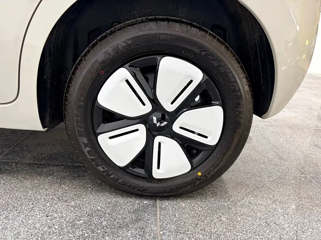 Wuling MINIEV — миниатюра 13