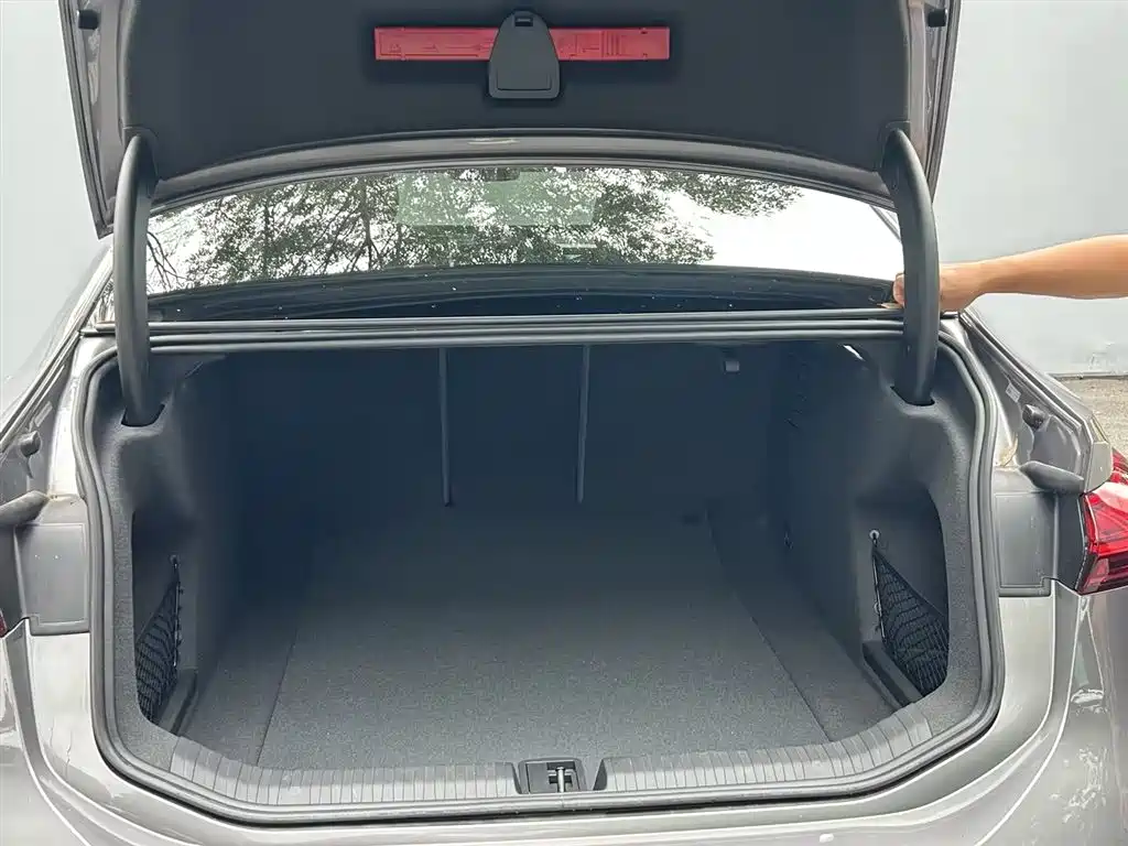 Audi A6L e-tron — миниатюра 9