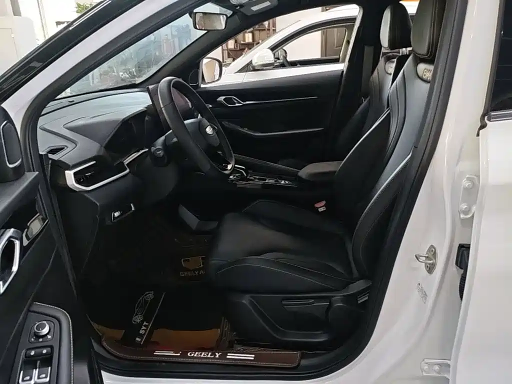 Geely Binyue — миниатюра 15