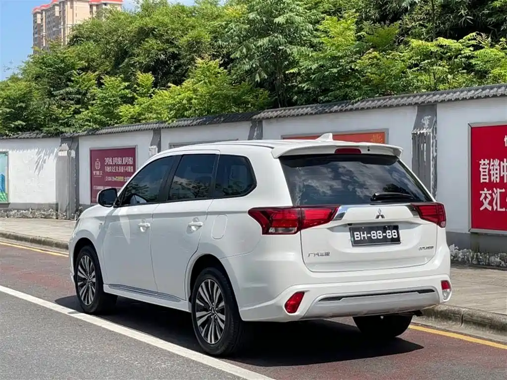 Mitsubishi Outlander 2021 2.0L 5 мест