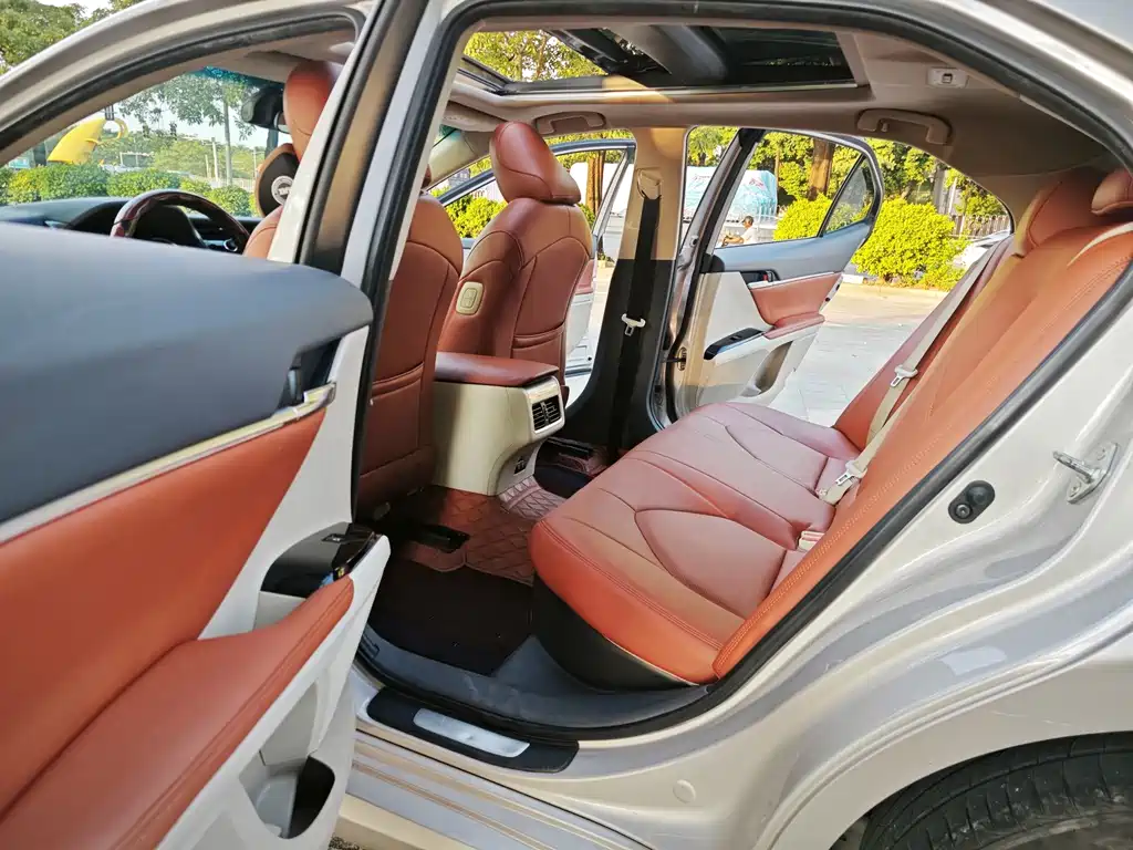 Toyota Camry — миниатюра 8