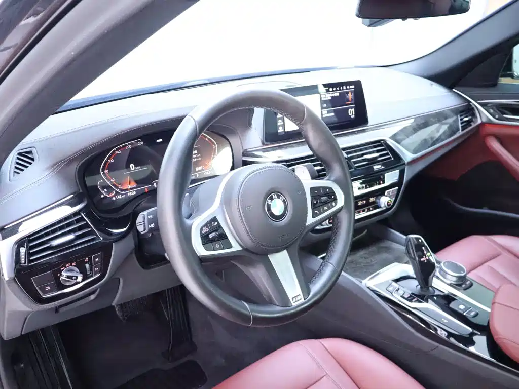 BMW 5 Series — миниатюра 11