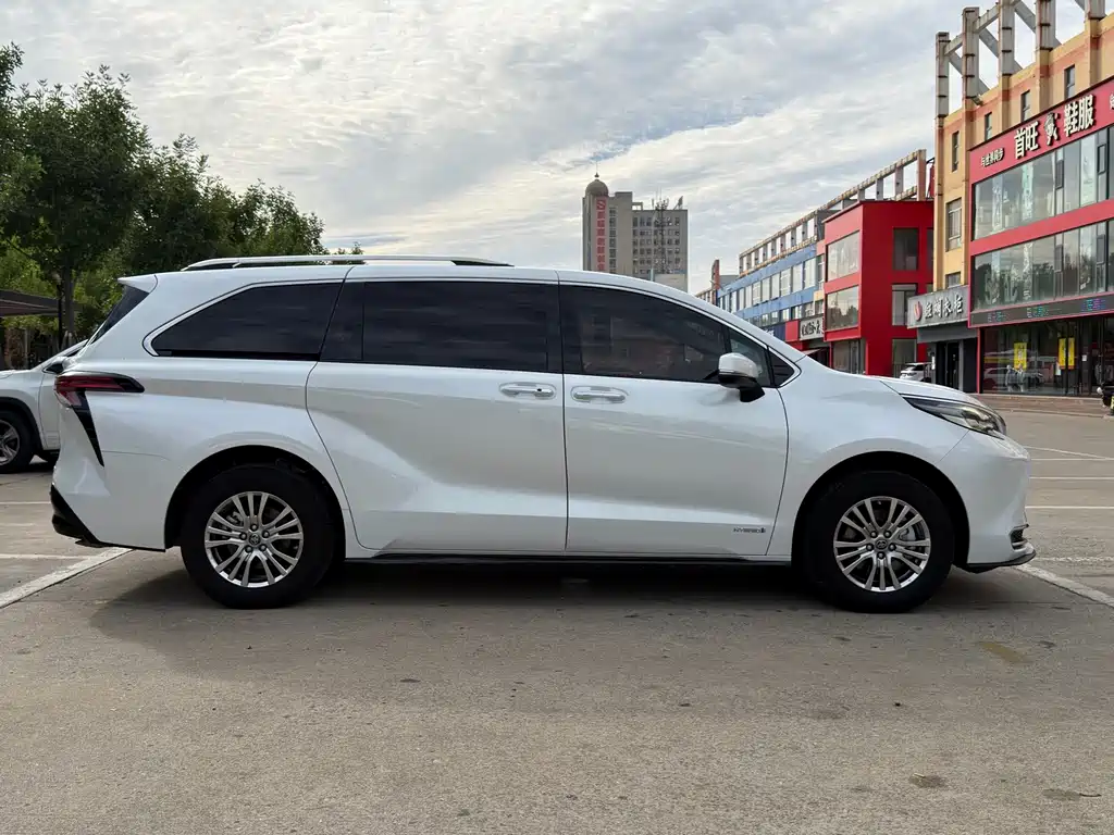 Toyota Sienna — миниатюра 15