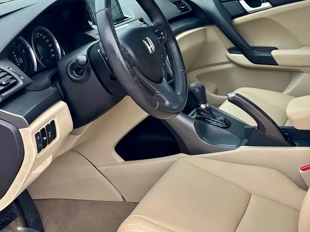 Honda Spirior 2013 2.4L Luxury