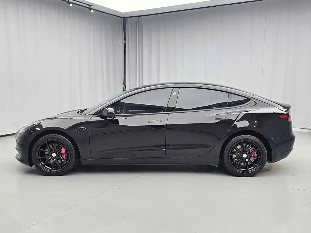 Tesla Model 3 — миниатюра 3