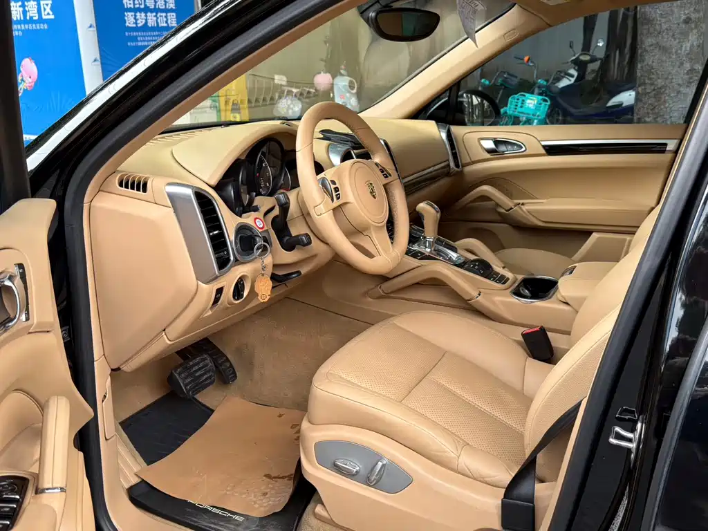 Porsche Cayenne — миниатюра 4