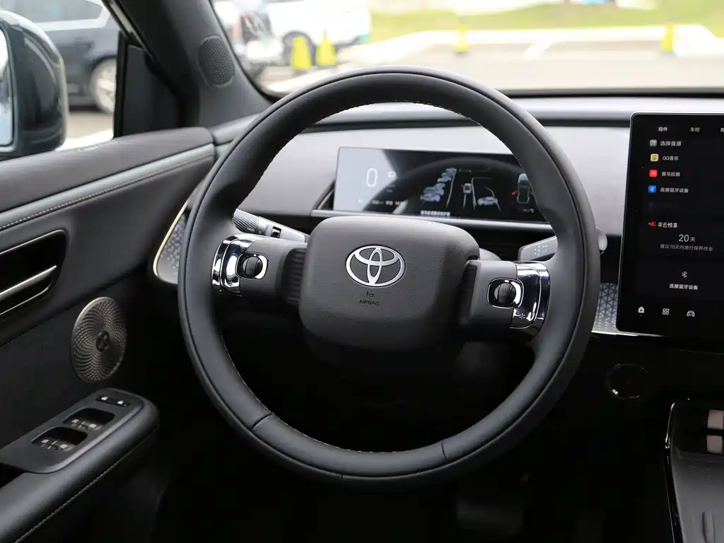 Toyota bZ3X — миниатюра 10