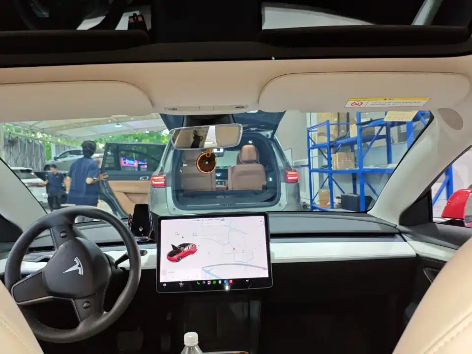 Tesla Model 3 — миниатюра 4