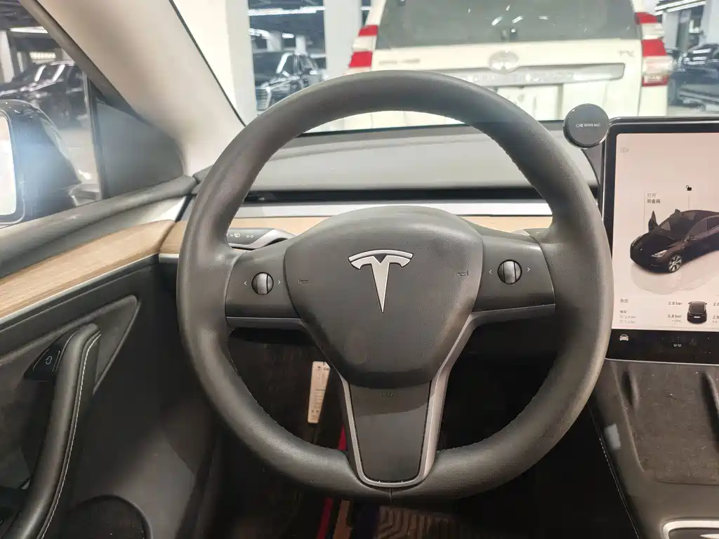 Tesla Model Y 2023 — фото 14