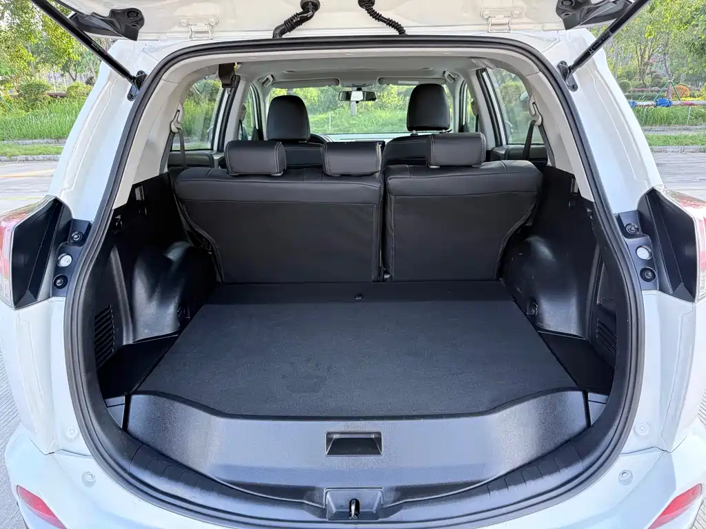 Toyota RAV4 — миниатюра 24