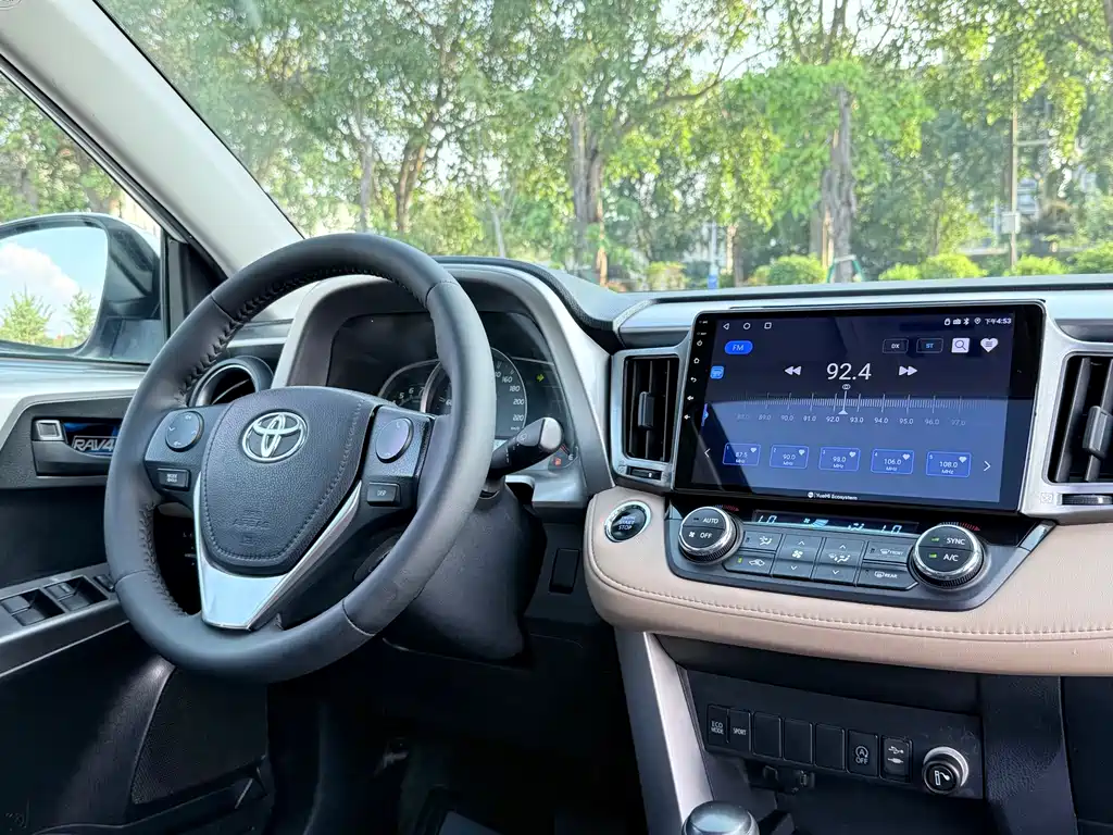 Toyota RAV4 — миниатюра 11