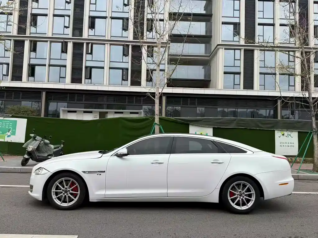 Jaguar XJ — миниатюра 8