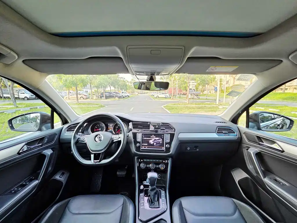 Volkswagen Tiguan L L 2018 380TSI AT Luxury