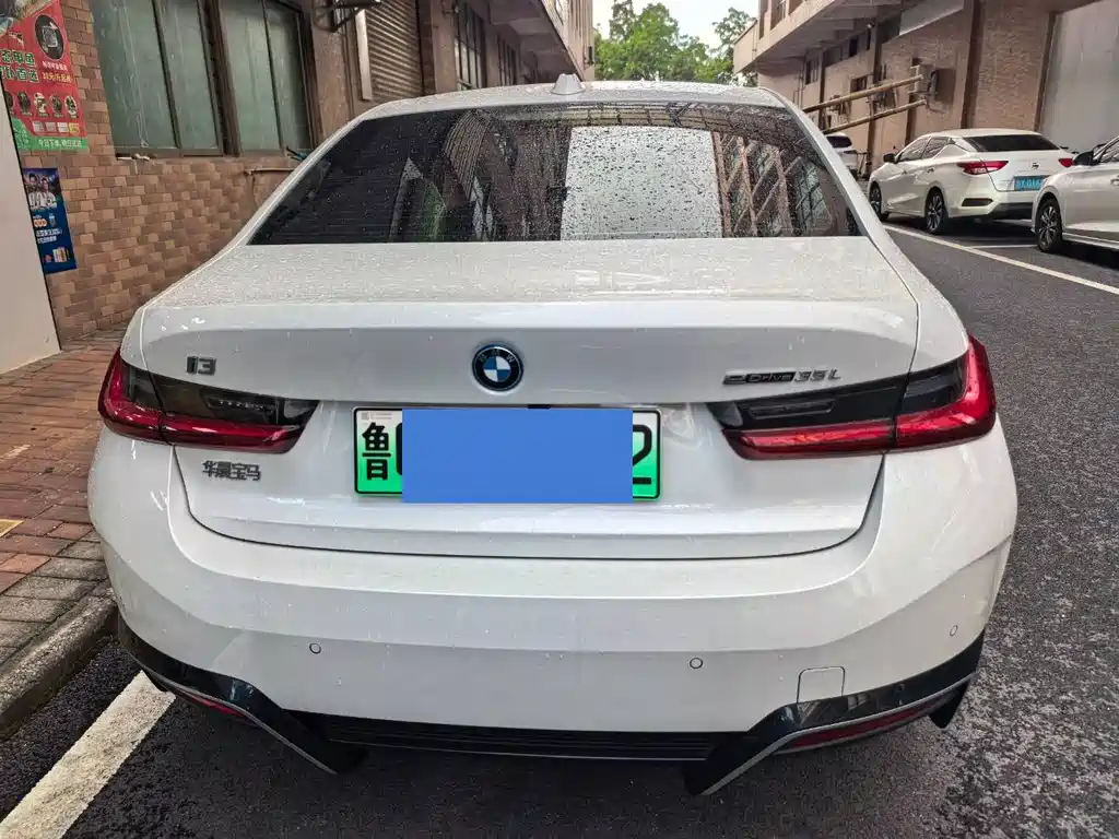 BMW i3 2025 eDrive 35 L