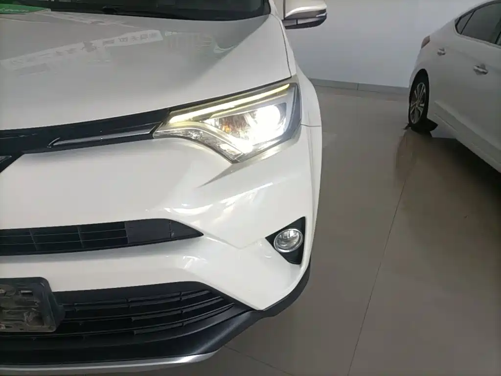 Toyota RAV4 — миниатюра 24