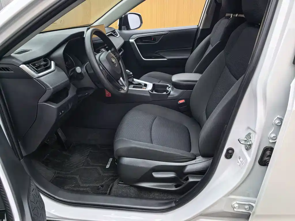 Toyota RAV4 — миниатюра 6