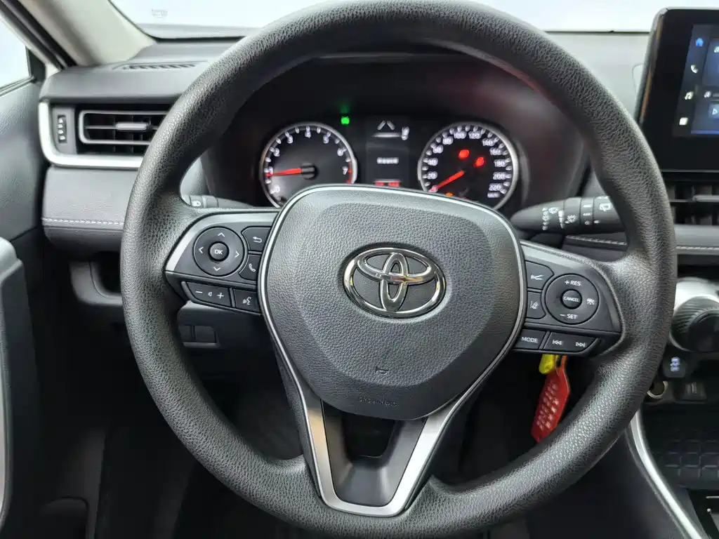 Toyota RAV4 — миниатюра 12
