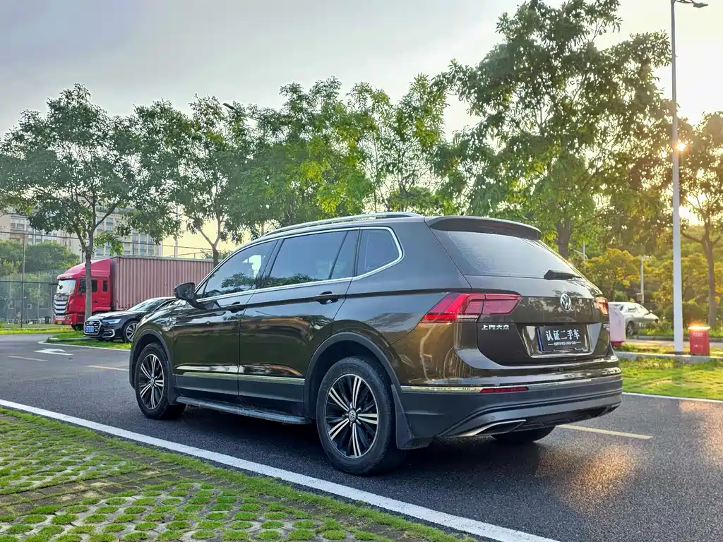 Volkswagen Tiguan L L 2018 380TSI AT Luxury